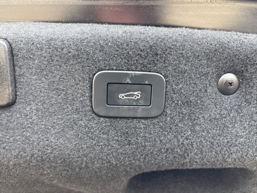 2024 Jaguar XF R-Dynamic SE